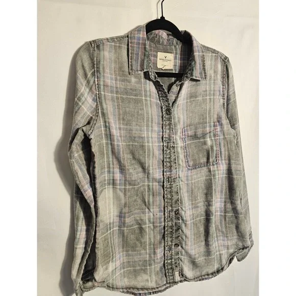 American Eagle Plaid Boyfriend Shirt Women's Shirt M Gray Pink Blue P2P 18 SL 24 - Picture 2 of 5